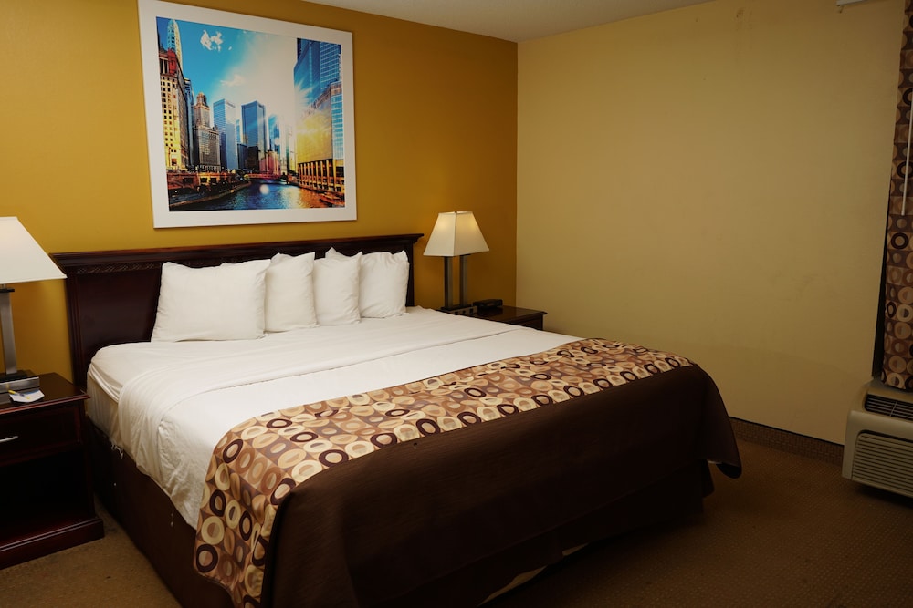 Room, Days Inn & Suites by Wyndham Harvey / Chicago Southland