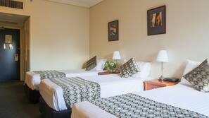 Minibar, iron/ironing board, WiFi