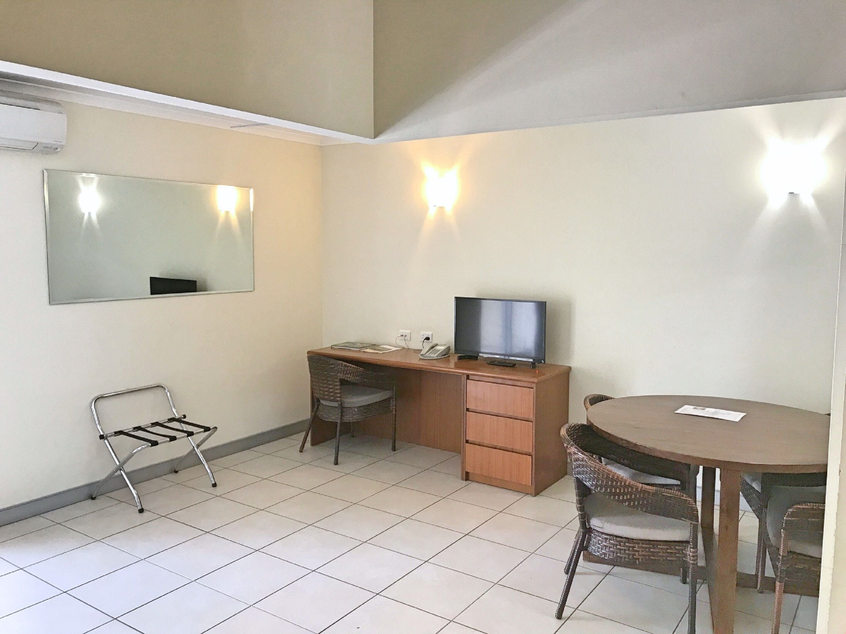 Cairns Queenslander Hotel & Apartments