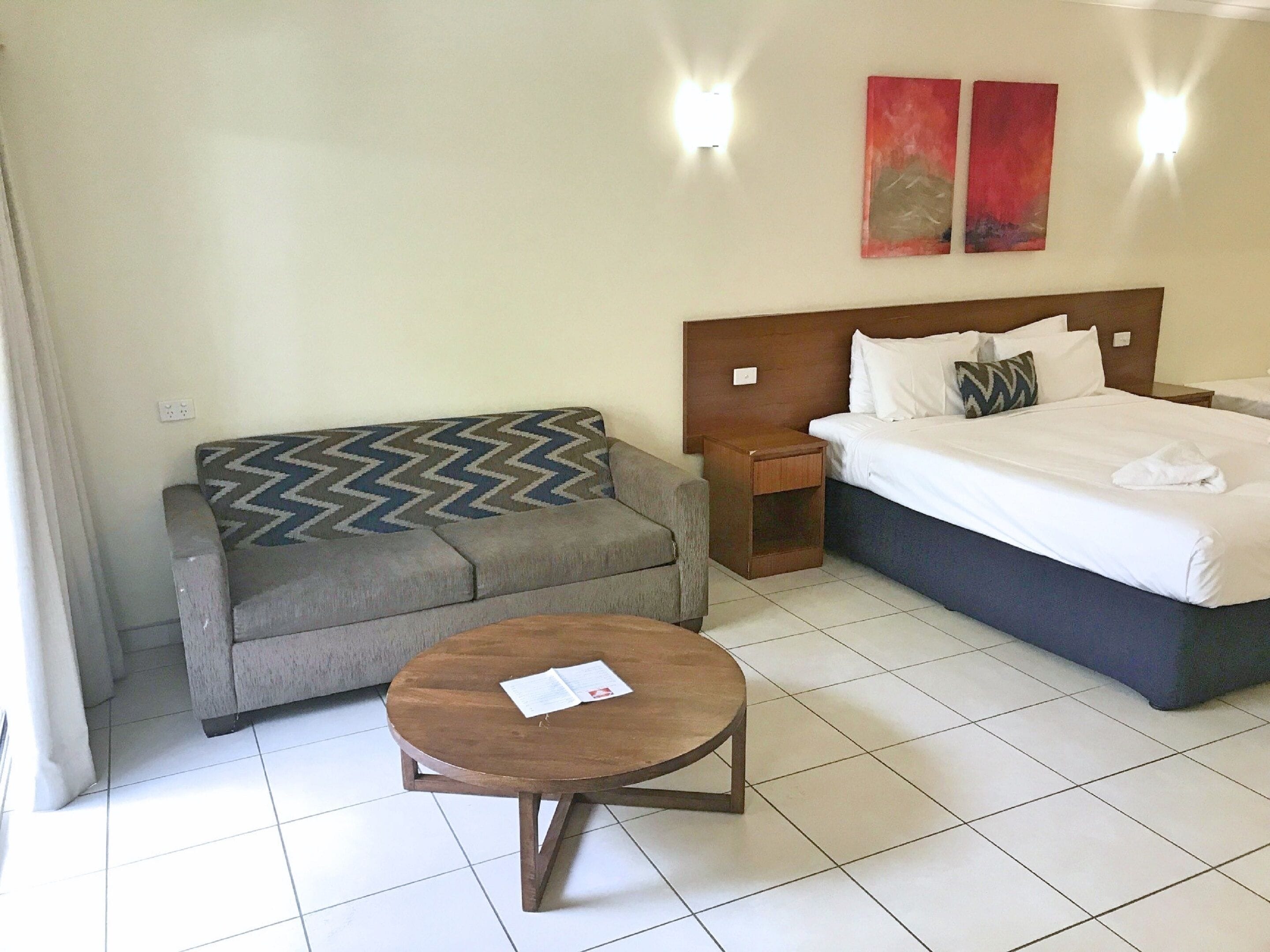 Cairns Queenslander Hotel & Apartments