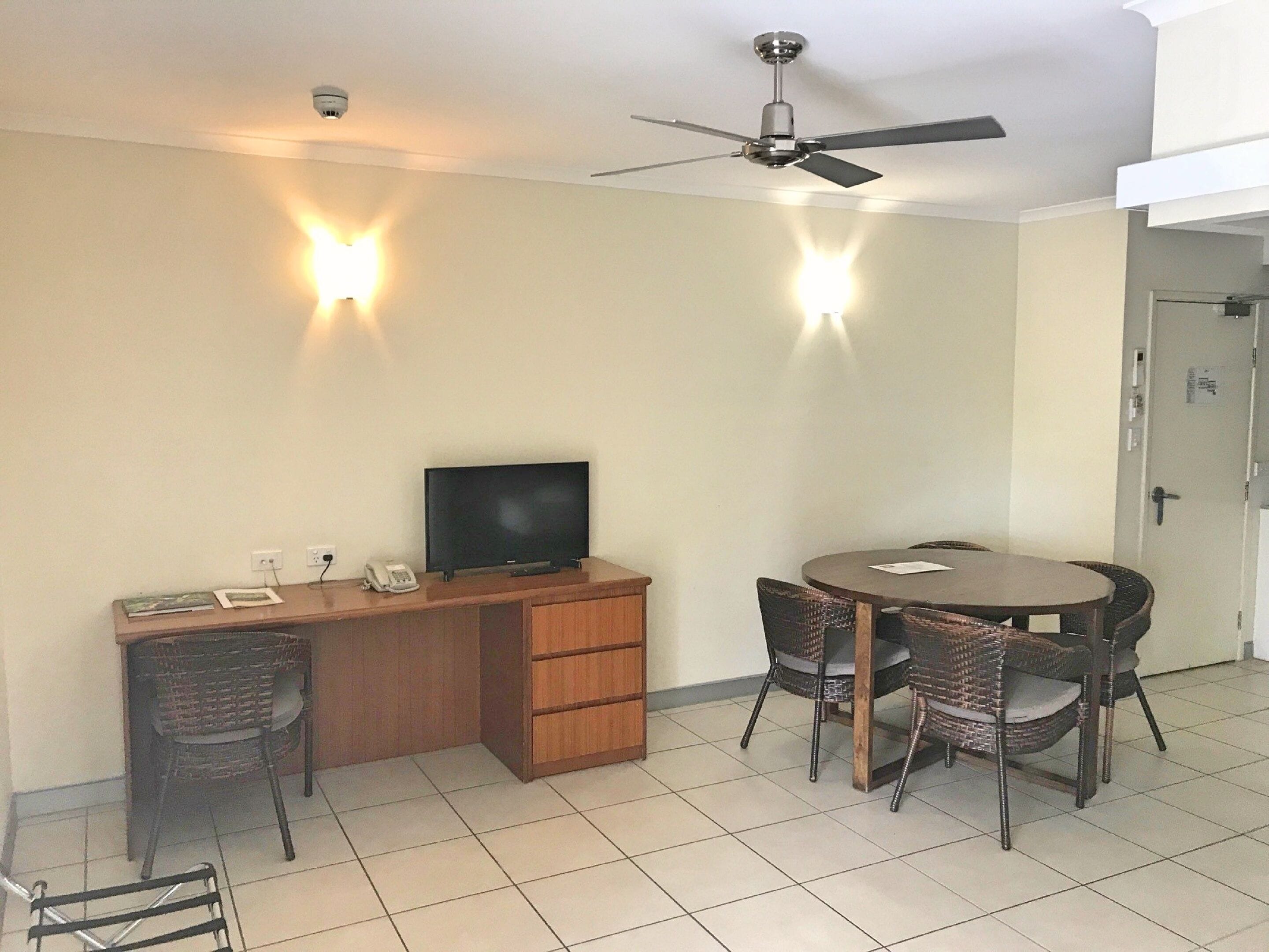 Cairns Queenslander Hotel & Apartments