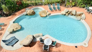 2 outdoor pools