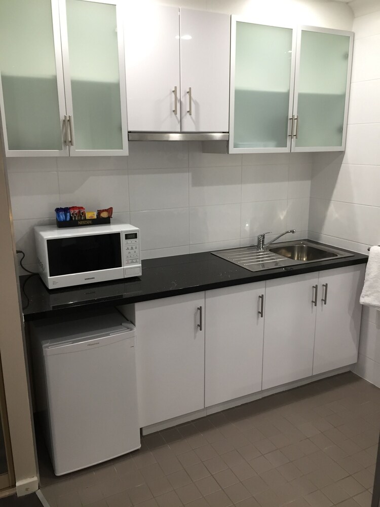 Private kitchenette, Quality Inn Railway