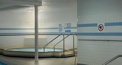 Royal Scot Hotel & Suites
