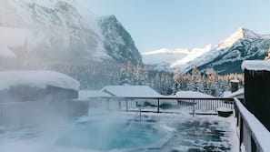 Outdoor spa bath