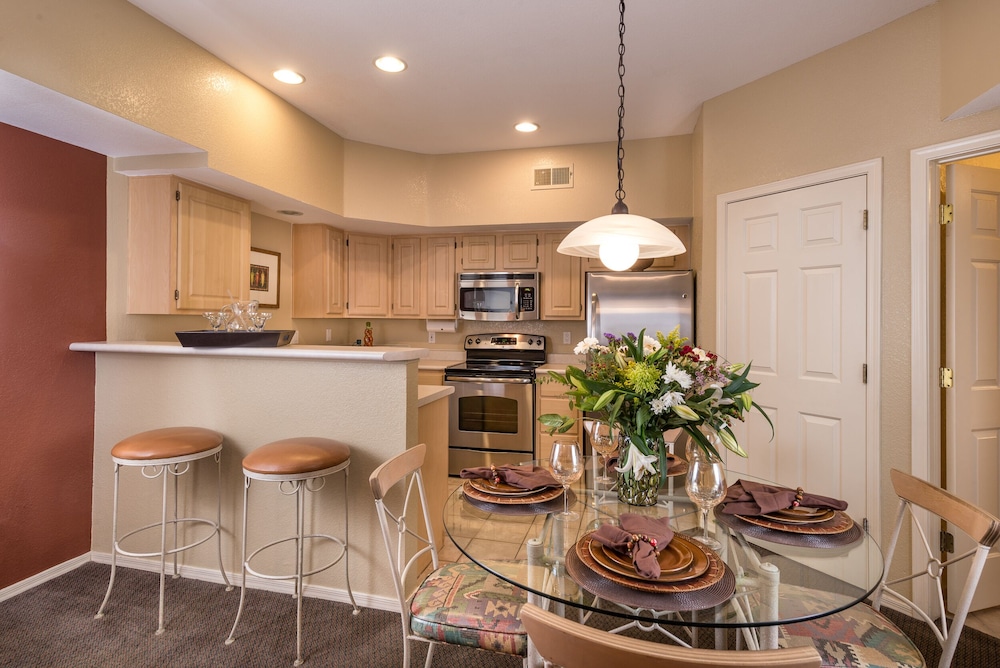 Private kitchen, Westgate Painted Mountain Golf Resort