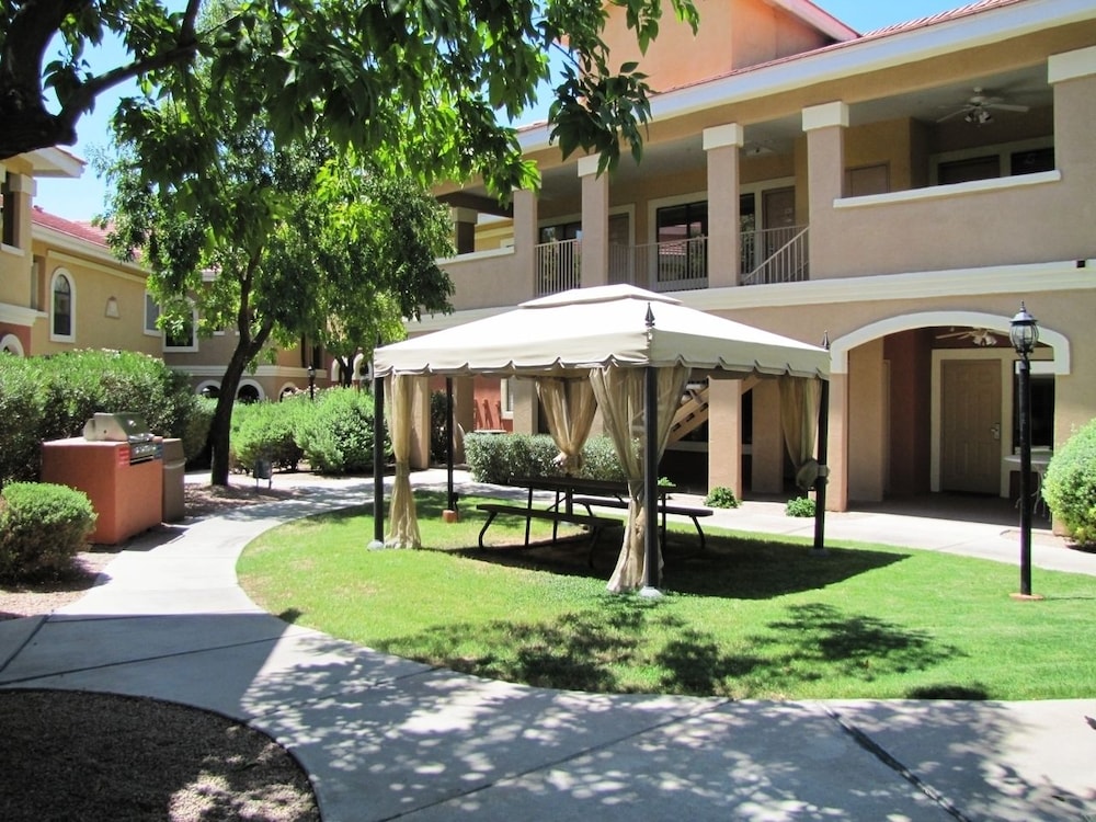 BBQ/picnic area, Westgate Painted Mountain Golf Resort