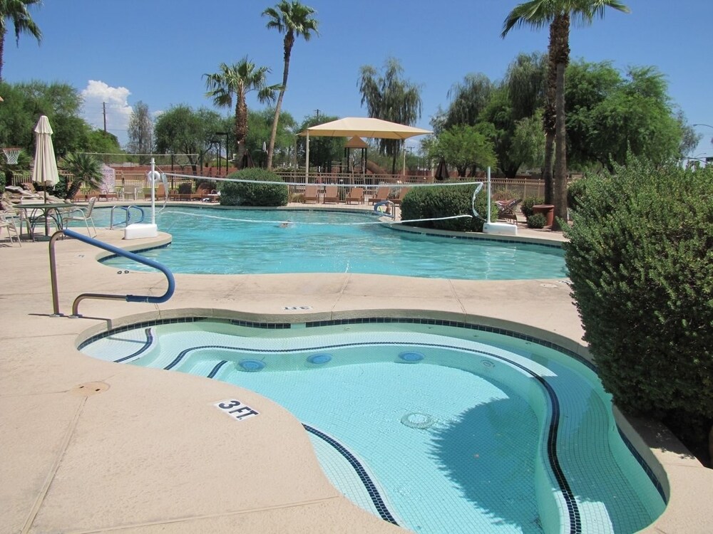 Outdoor spa tub, Westgate Painted Mountain Golf Resort