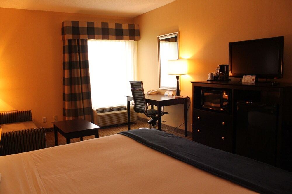 Holiday Inn Express Lewisburg/New Columbia, an IHG Hotel