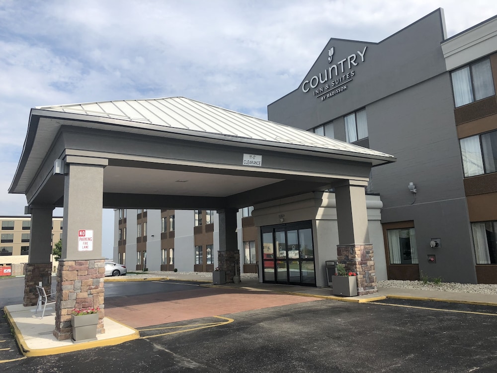 Country Inn & Suites by Radisson, Mt. Pleasant-Racine West, WI