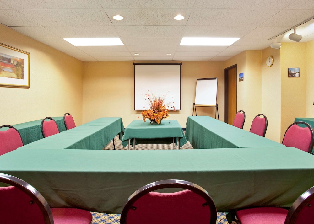 Meeting facility, Country Inn & Suites by Radisson, Mt. Pleasant-Racine West, WI