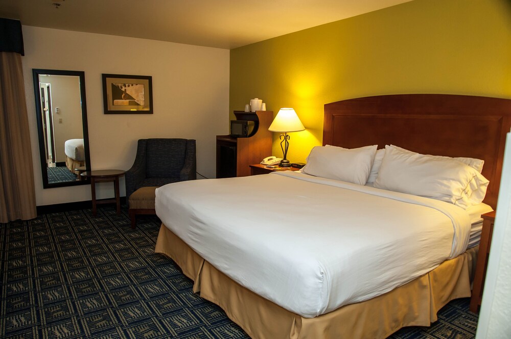 Holiday Inn Express Airport - Tucson, an IHG Hotel