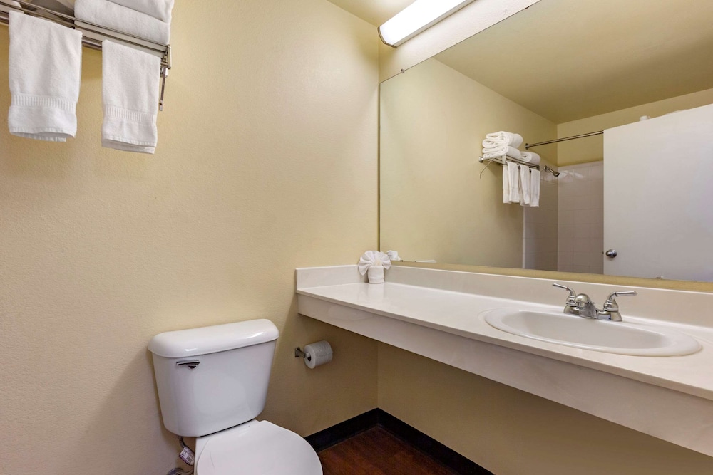 Bathroom, Suburban Extended Stay