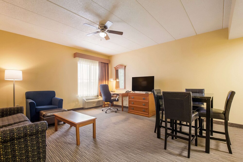 Quality Inn & Suites CVG Airport