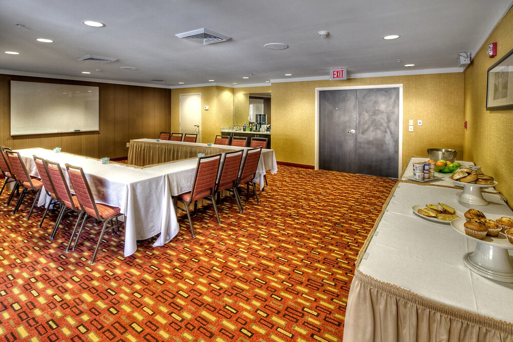 Courtyard by Marriott Burlington