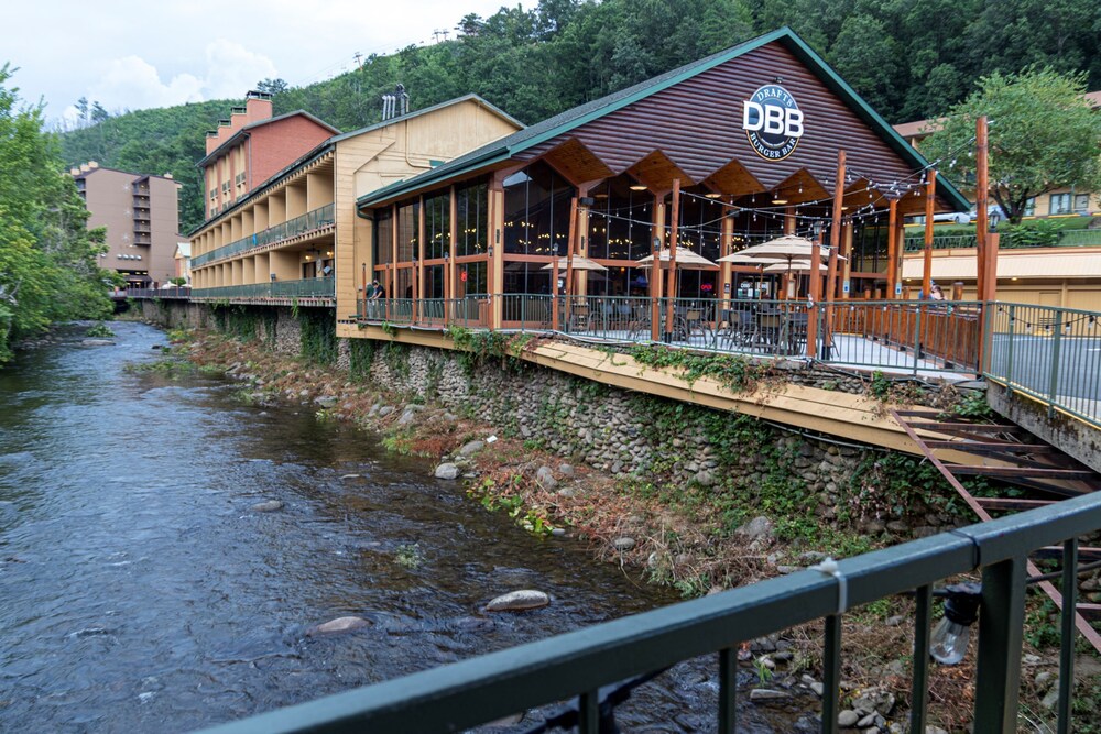 River Terrace Resort & Convention Center in Gatlinburg Best Rates