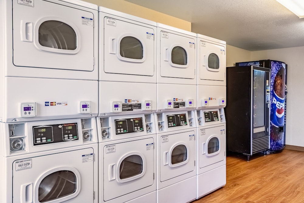 Laundry room, HomeTowne Studios by Red Roof Eugene – Springfield