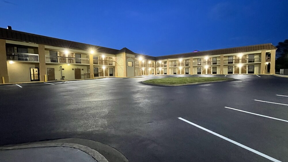 Days Inn by Wyndham Oak Grove/Ft. Campbell