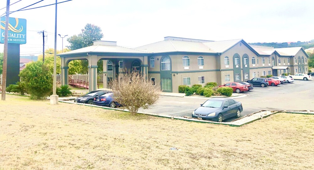 Quality Inn Suites In Fredericksburg Hotel Rates Reviews On