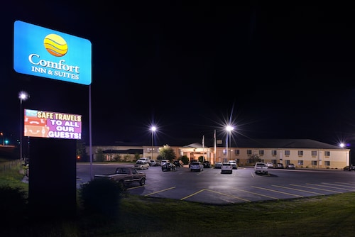 Great Place to stay Comfort Inn & Suites near Black River Falls