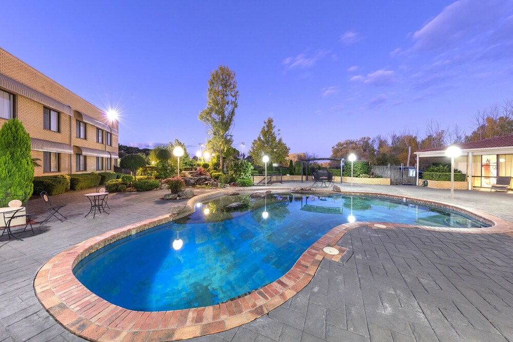 Outdoor pool, Garden City Hotel, BW Signature Collection