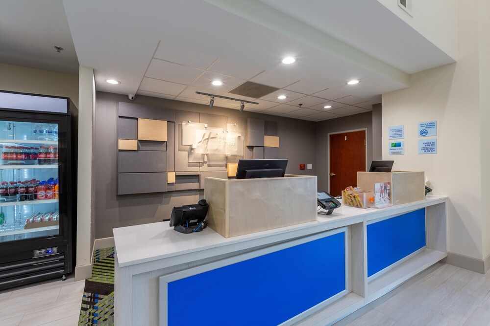 Lobby lounge, Holiday Inn Express And Suites Arlington North - Stadium Area, an IHG Hotel