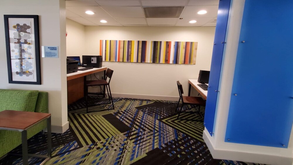 Holiday Inn Express And Suites Arlington North - Stadium Area, an IHG Hotel