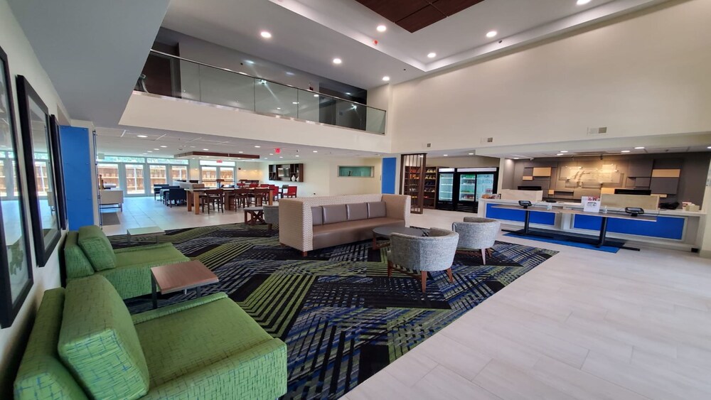 Holiday Inn Express And Suites Arlington North - Stadium Area, an IHG Hotel