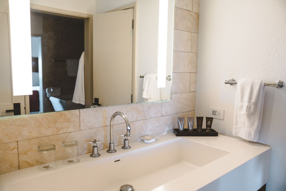 Bathroom sink, Hotel Wailea, Relais & Chateaux - Adults Only