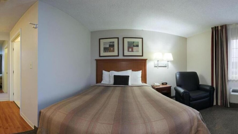 Candlewood Suites Rockford, an IHG Hotel