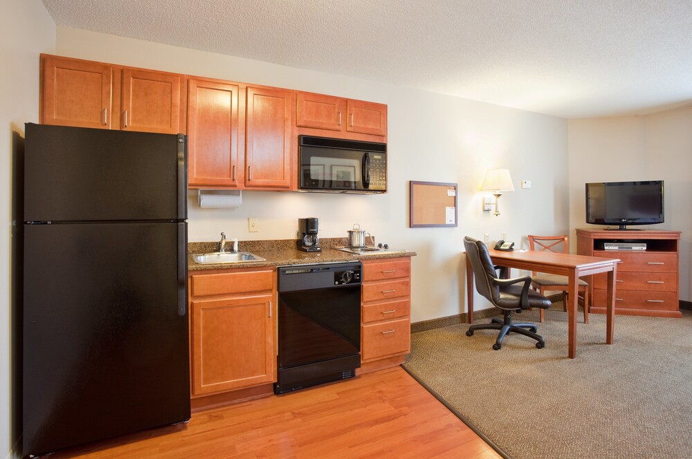 Candlewood Suites Rockford, an IHG Hotel