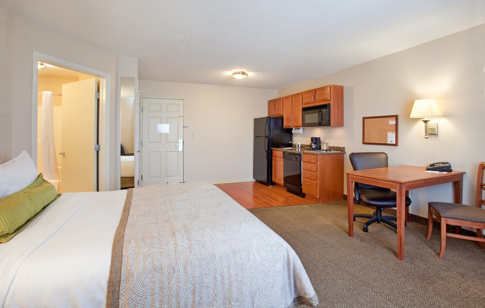 Candlewood Suites Rockford, an IHG Hotel