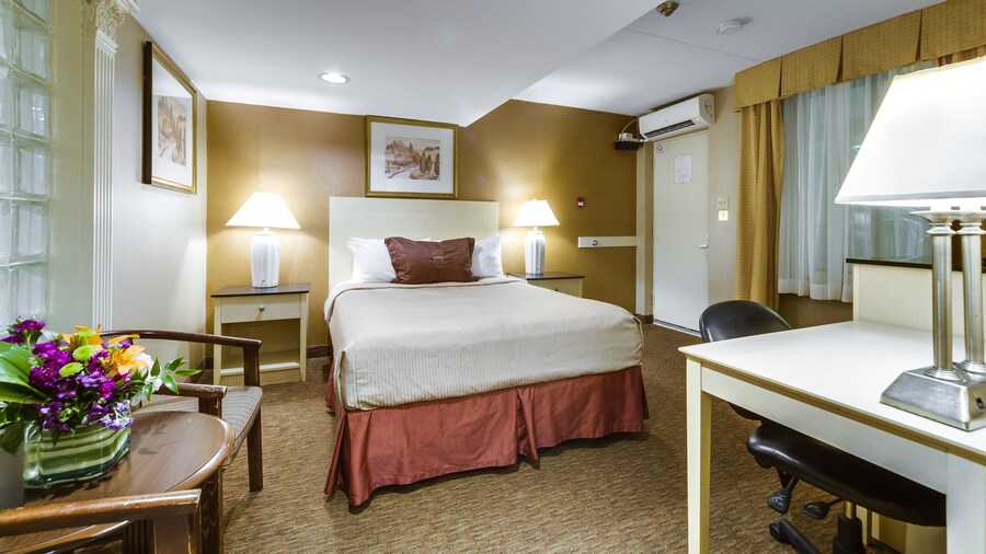 Monte Carlo Inn Toronto West Suites