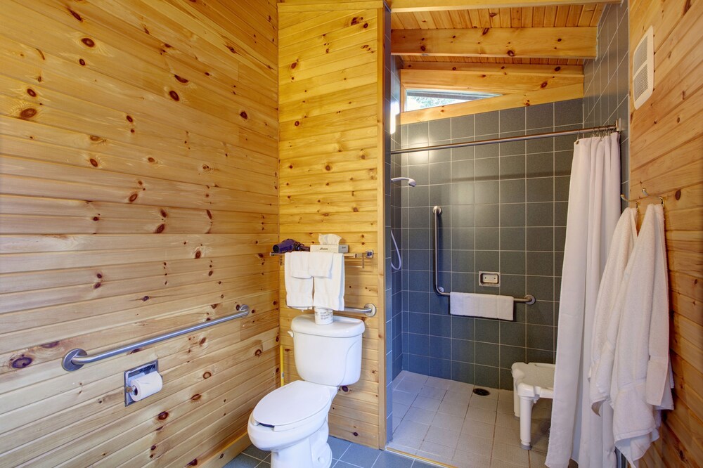 Lodge Resort and Conference Centre Deals & Reviews