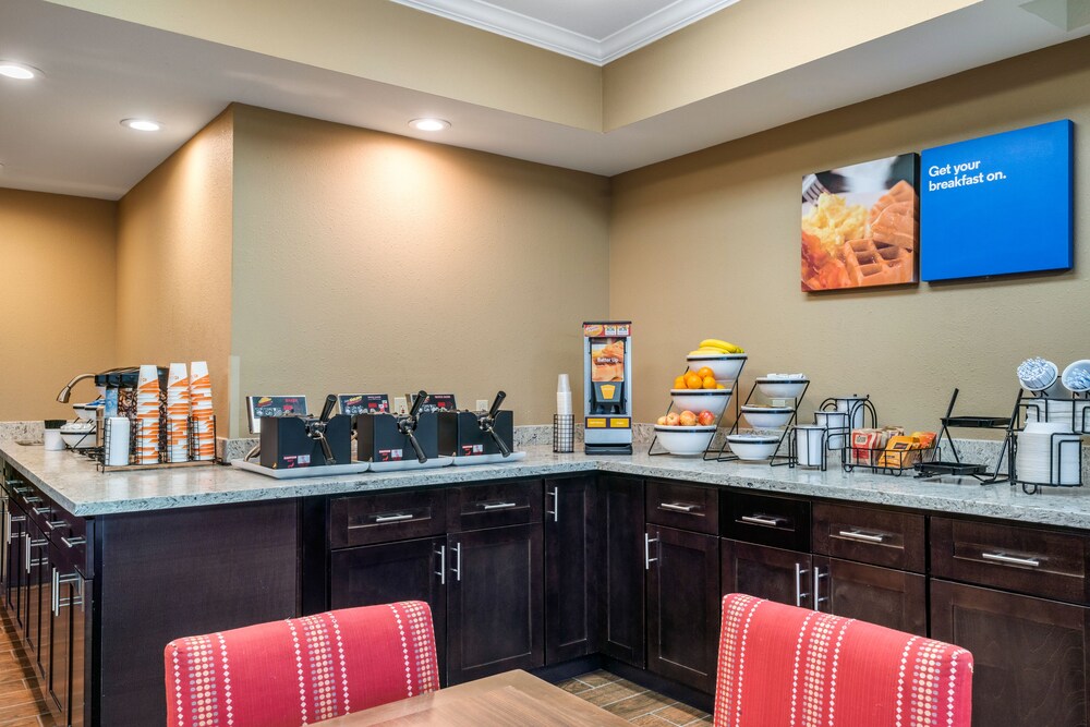 Comfort Inn & Suites Sacramento - University Area