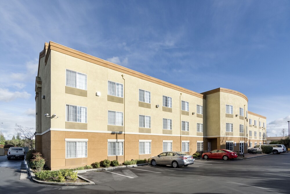 Comfort Inn & Suites Sacramento - University Area