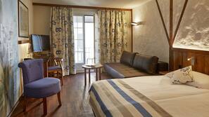 Hypo-allergenic bedding, down comforters, free minibar, in-room safe
