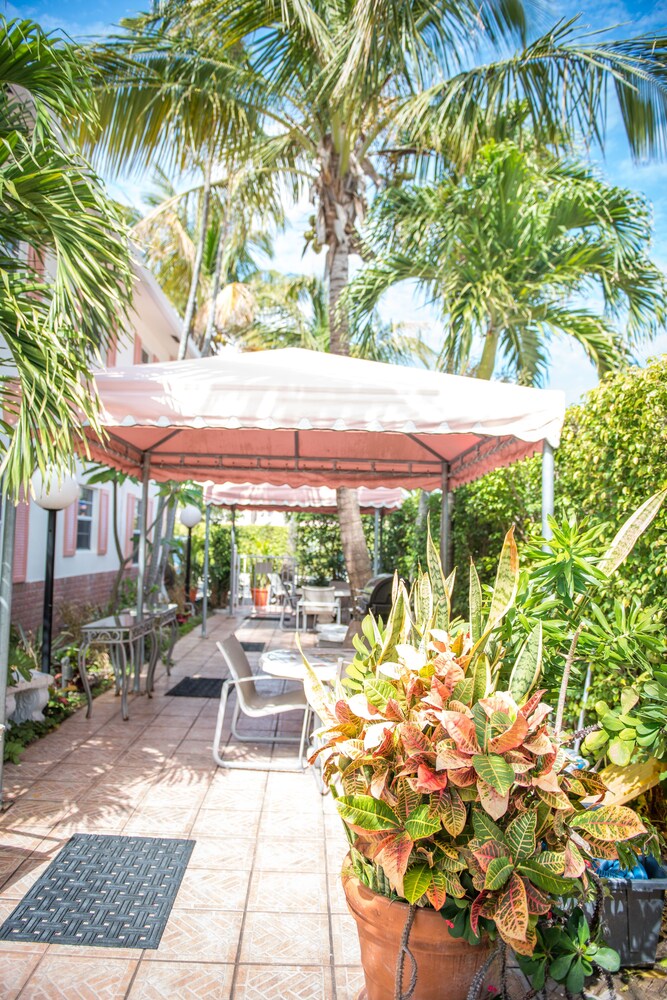 Terrace/patio, Shore Haven Resort Inn