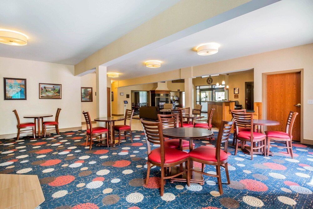 Breakfast area, Comfort Inn & Suites