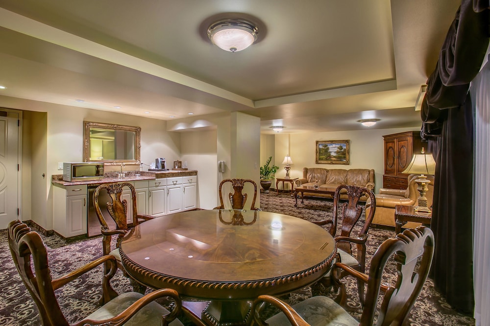 The Historic Davenport, Autograph Collection