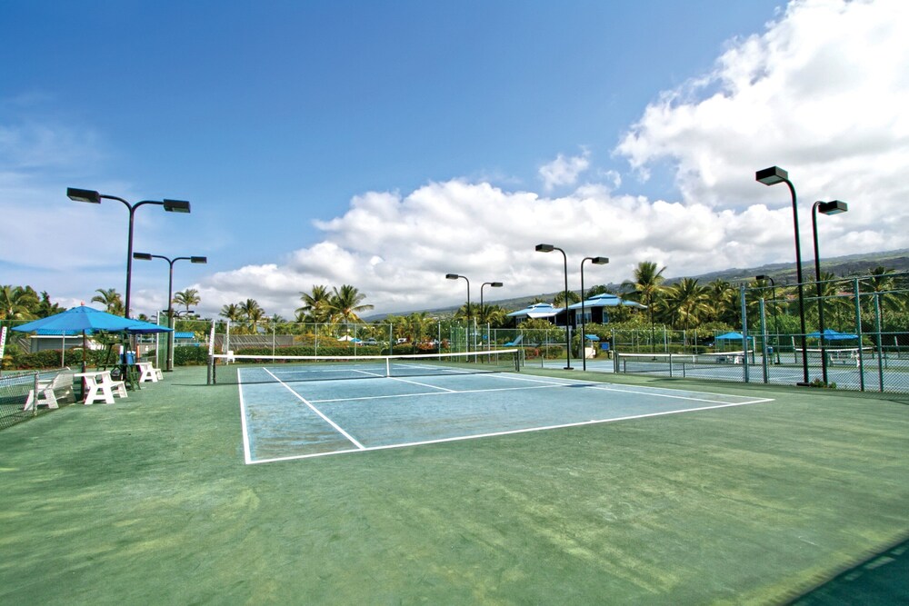 Tennis court, Holua Resort