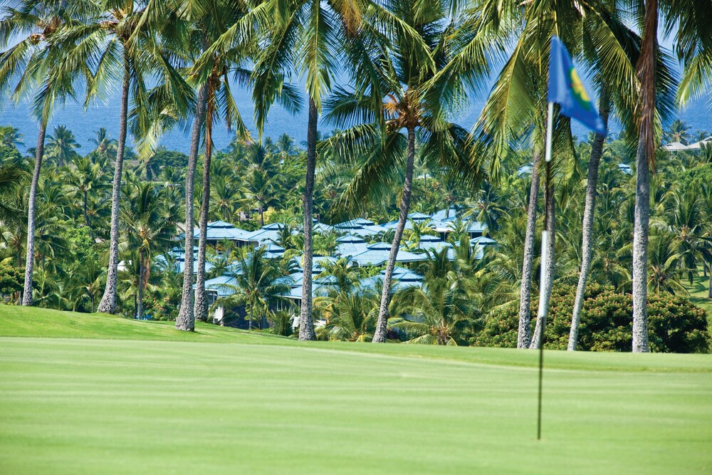 Exterior, Holua Resort