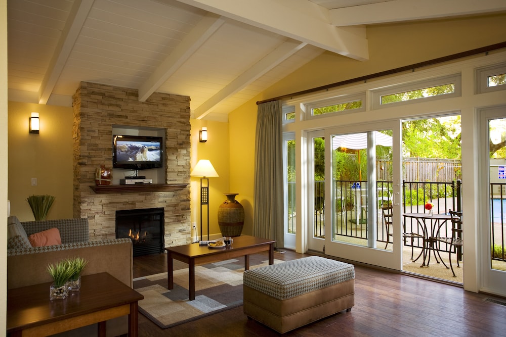 Red Cottage Inn & Suites in Menlo Park, United States
