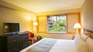 Down comforters, minibar, in-room safe, desk