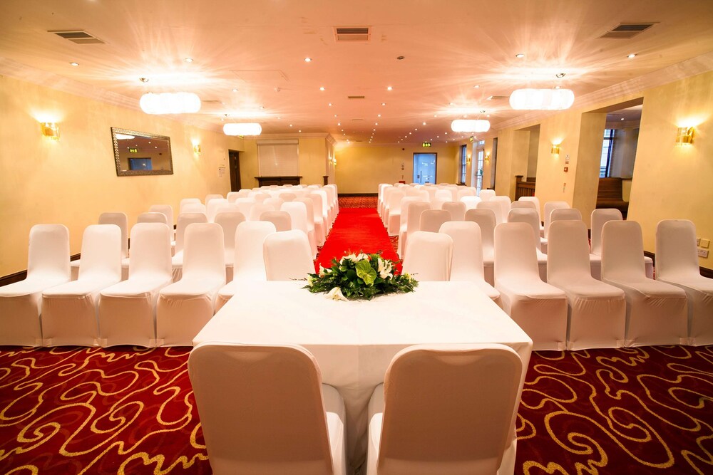 Indoor wedding, London Croydon Aerodrome Hotel, BW Signature Collection