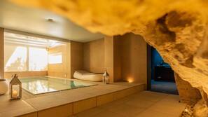 Indoor spa bath
