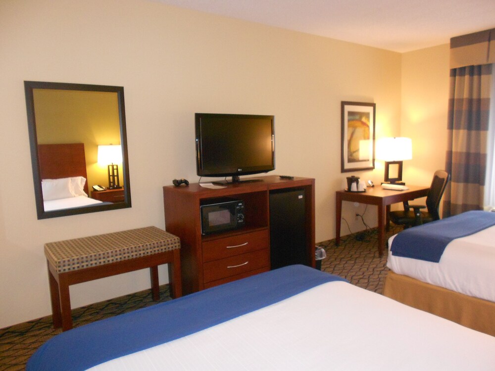 Holiday Inn Express & Suites Lancaster, an IHG Hotel