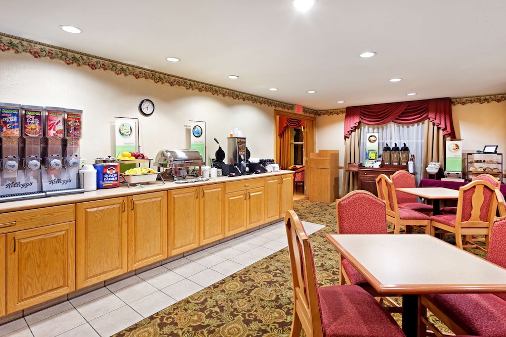 Country Inn & Suites by Radisson, Harrisburg Northeast - Hershey - hotel rooms