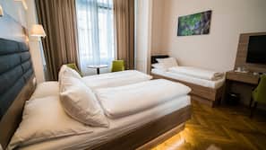 Een kluis op de kamer, een bureau, gratis wifi, beddengoed