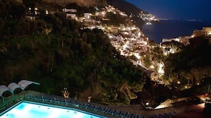 Outdoor pool, pool umbrellas
